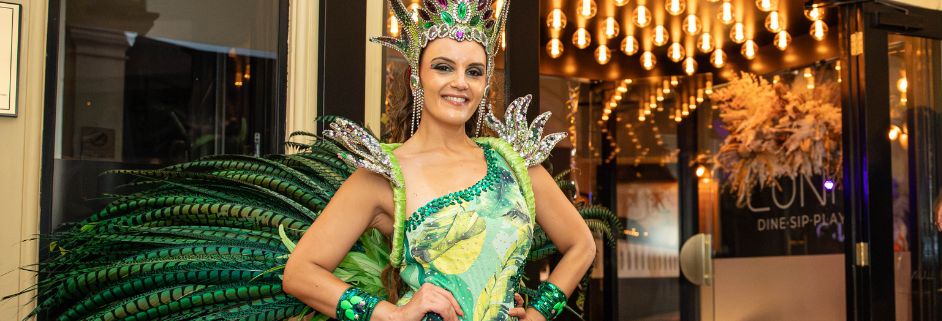 Latin American Dancer outside Luna Bar in the Sydney Building.